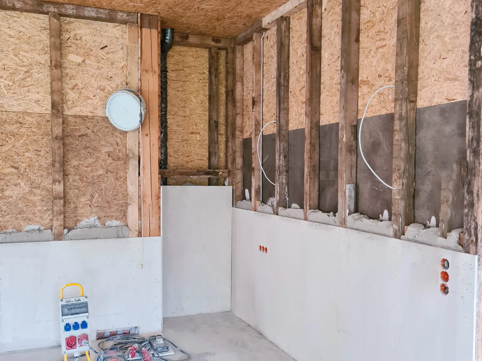 Gebäudesanierung mit Holzrahmenkonstruktion – Betonbau AVB Bautechnik Allgäu