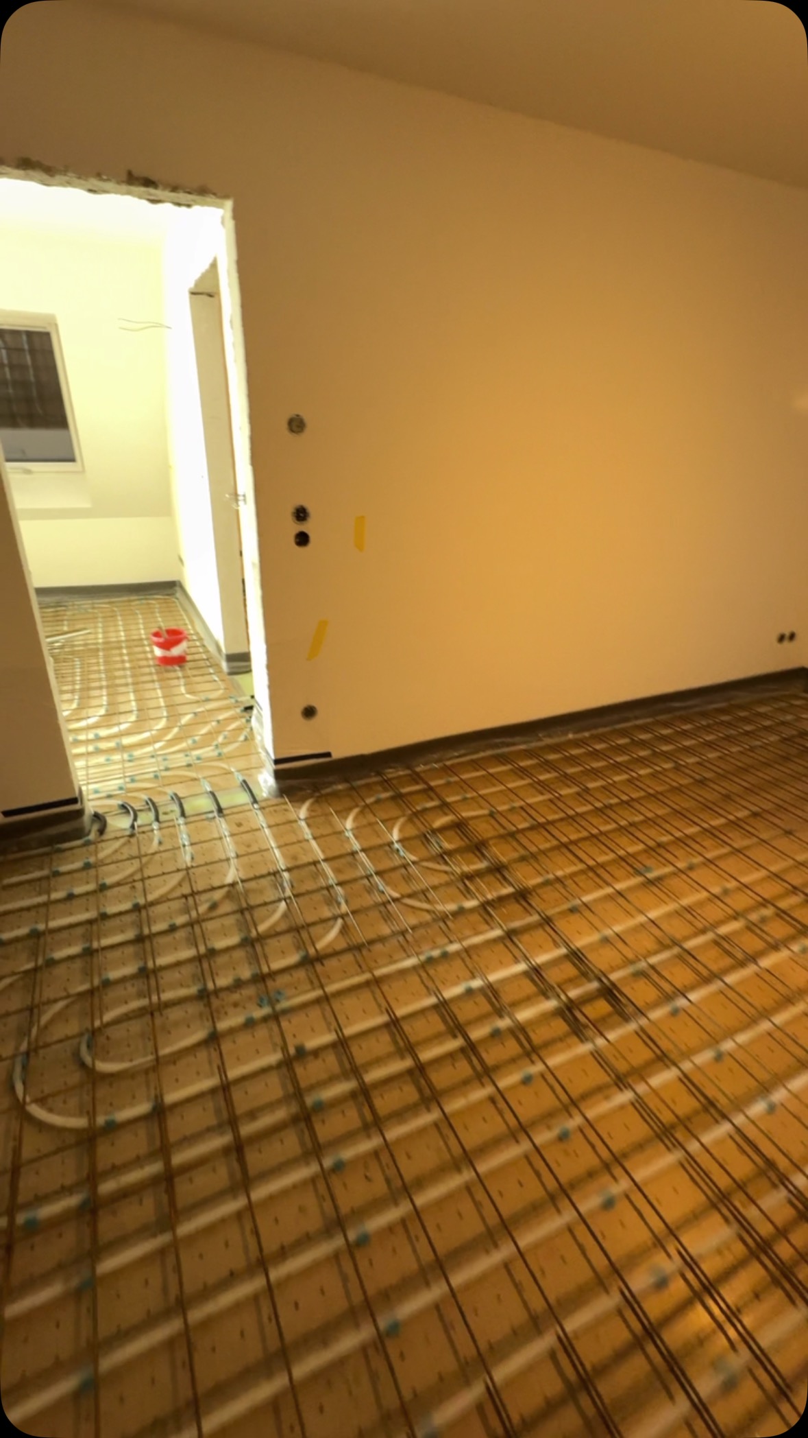 Nächster Designerboden in Vorbereitung
Wir laufen hier gerade durchs Haus – und zeigen, was unter…