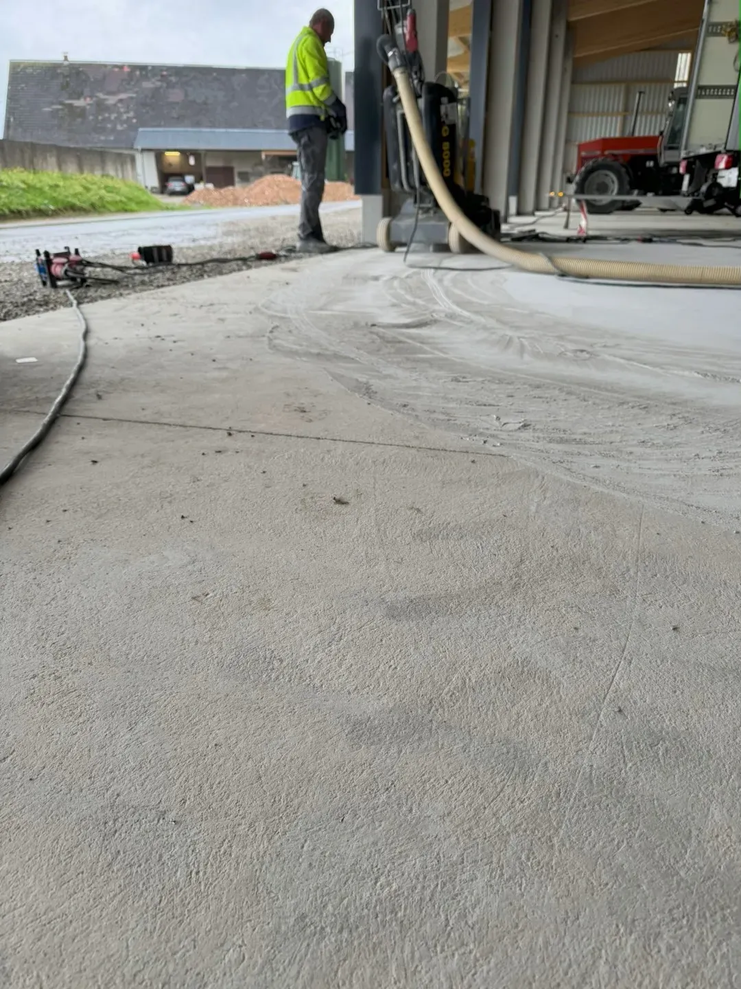 Maschinenhalle_Regenflaeche_abschleifen_4 Maschinenhalle_Regenflaeche_abschleifen_4