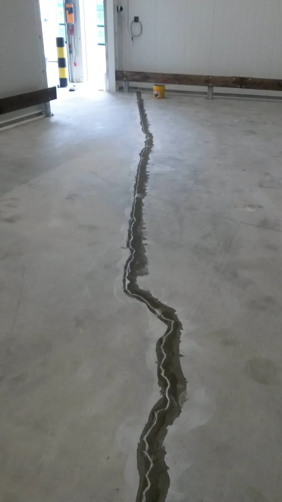 Risse_Fugen_verschliessen_2 Risse_Fugen_verschliessen_2