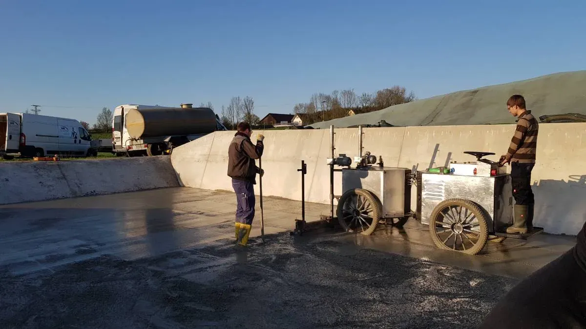 Bild von LaserStraight2.0. <a href="index.php?option=com_tags&view=tag&id[0]=14:laserstraight">Laserstraight</a>, <a href="index.php?option=com_tags&view=tag&id[0]=15:betonieren">Betonieren</a>, <a href="index.php?option=com_tags&view=tag&id[0]=16:bodenfertiger">Bodenfertiger</a>, <a href="index.php?option=com_tags&view=tag&id[0]=17:eigenentwicklung">Eigenentwicklung</a>