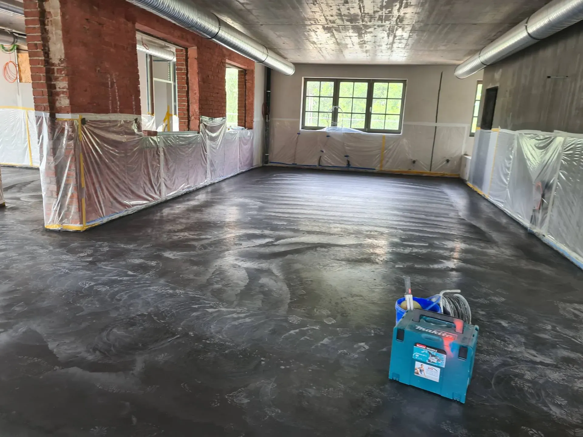 Wohnbeton_schwarz_eingefarbt_und_poliert Wohnbeton_schwarz_eingefarbt_und_poliert