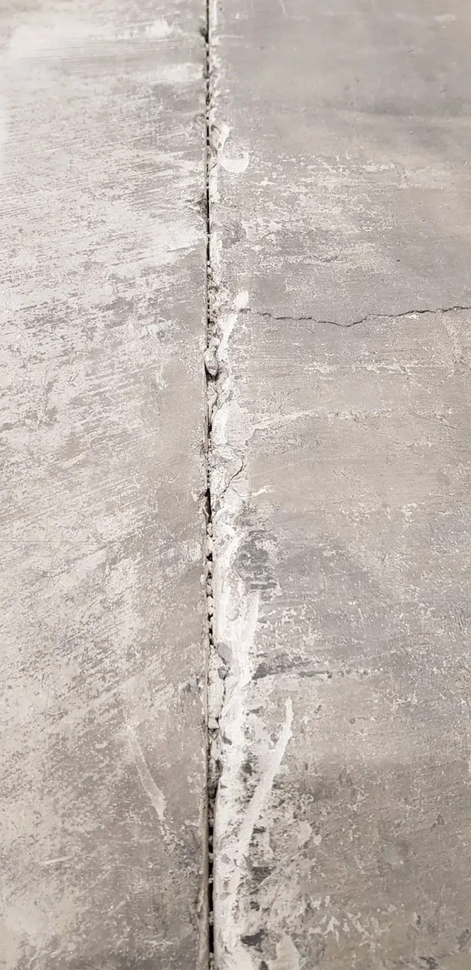 Risse_Fugen_verschliessen_8 Risse_Fugen_verschliessen_8