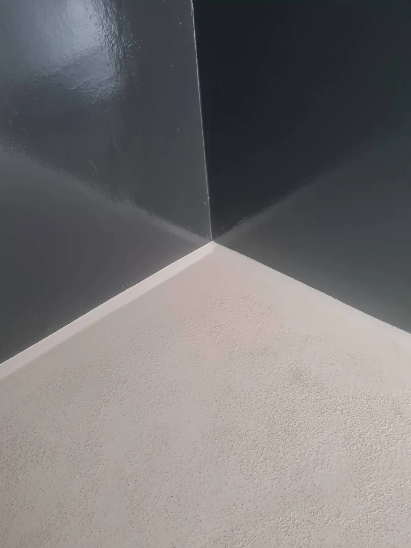 Badezimmer_Wand_beschichtet2 Badezimmer_Wand_beschichtet2