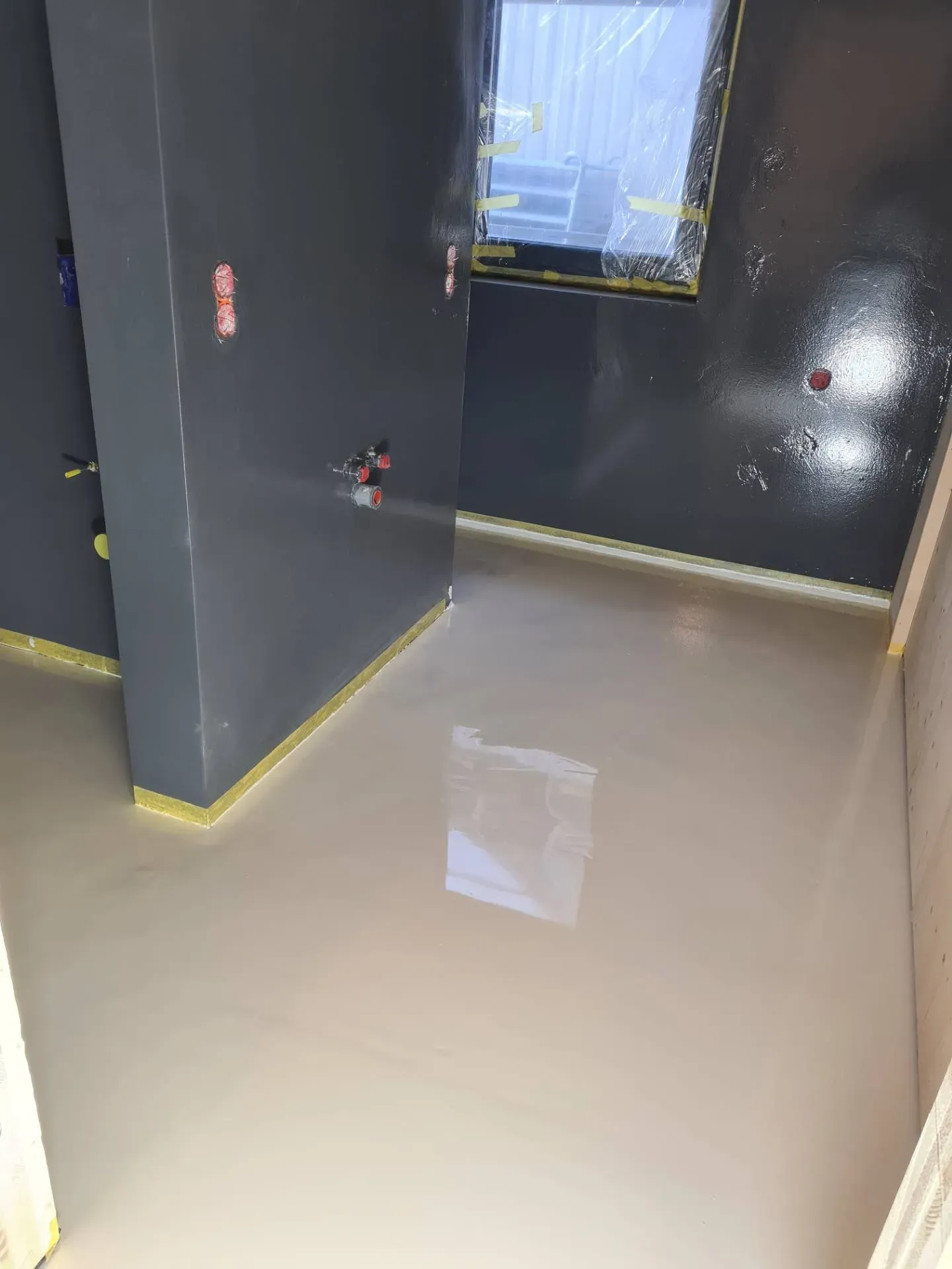 Badezimmer_Wand_beschichtet Badezimmer_Wand_beschichtet