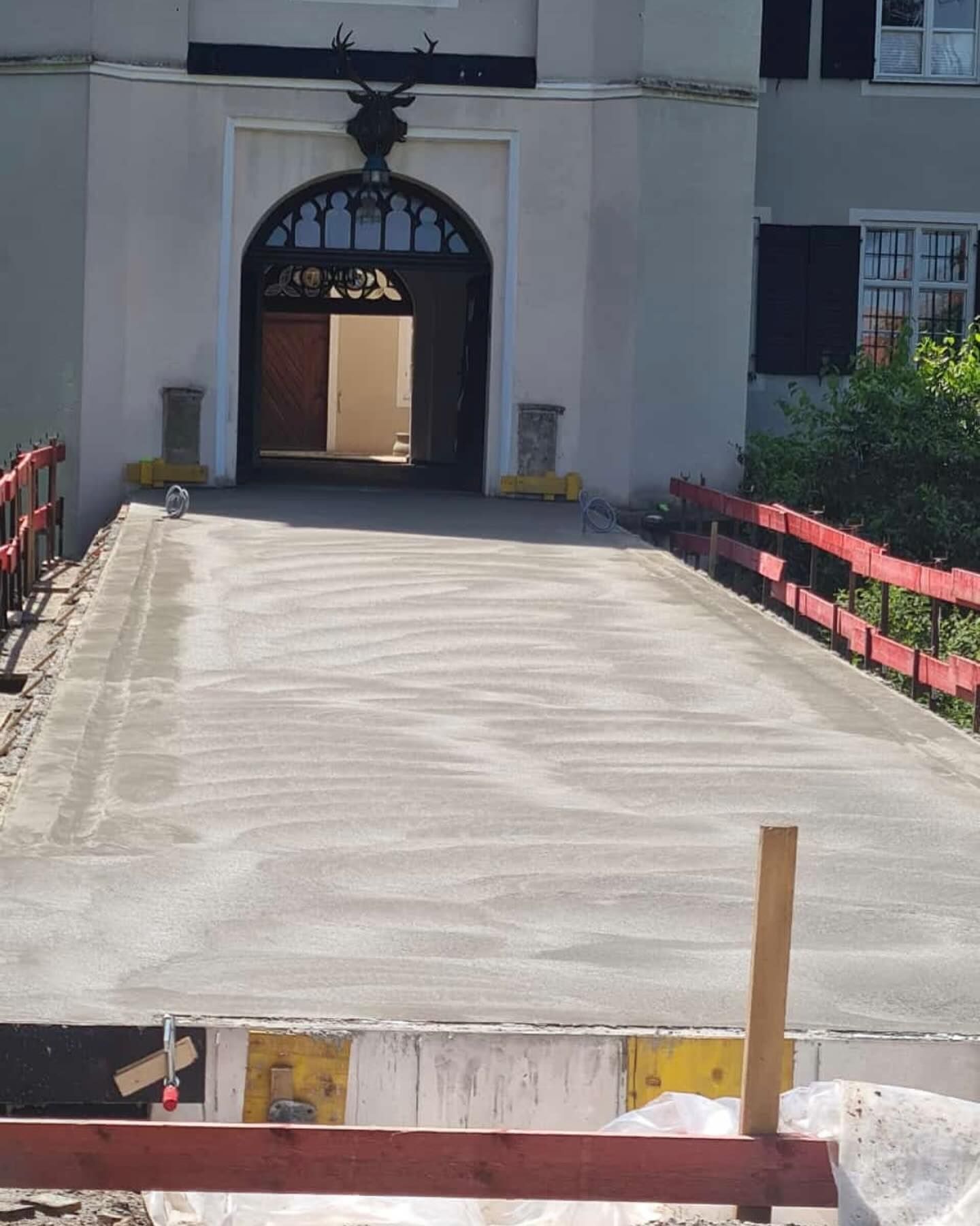 Schloss Greifenberg
Der Baron sehr nett und die Oberfläche am Ende gestockt, passend zum alten Gemä…