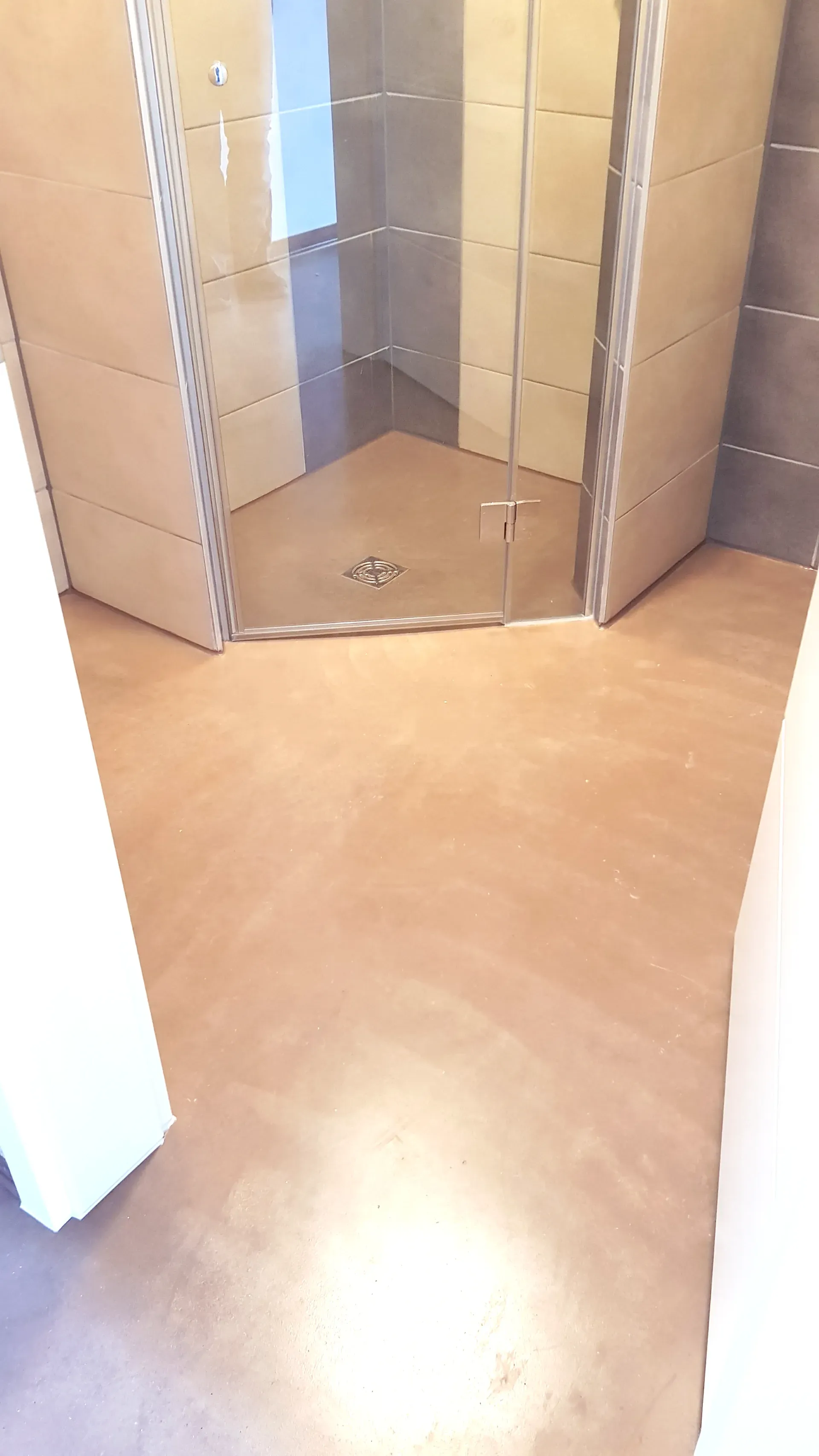 Badezimmer_Duschablauf_im_Boden_integriert Badezimmer_Duschablauf_im_Boden_integriert