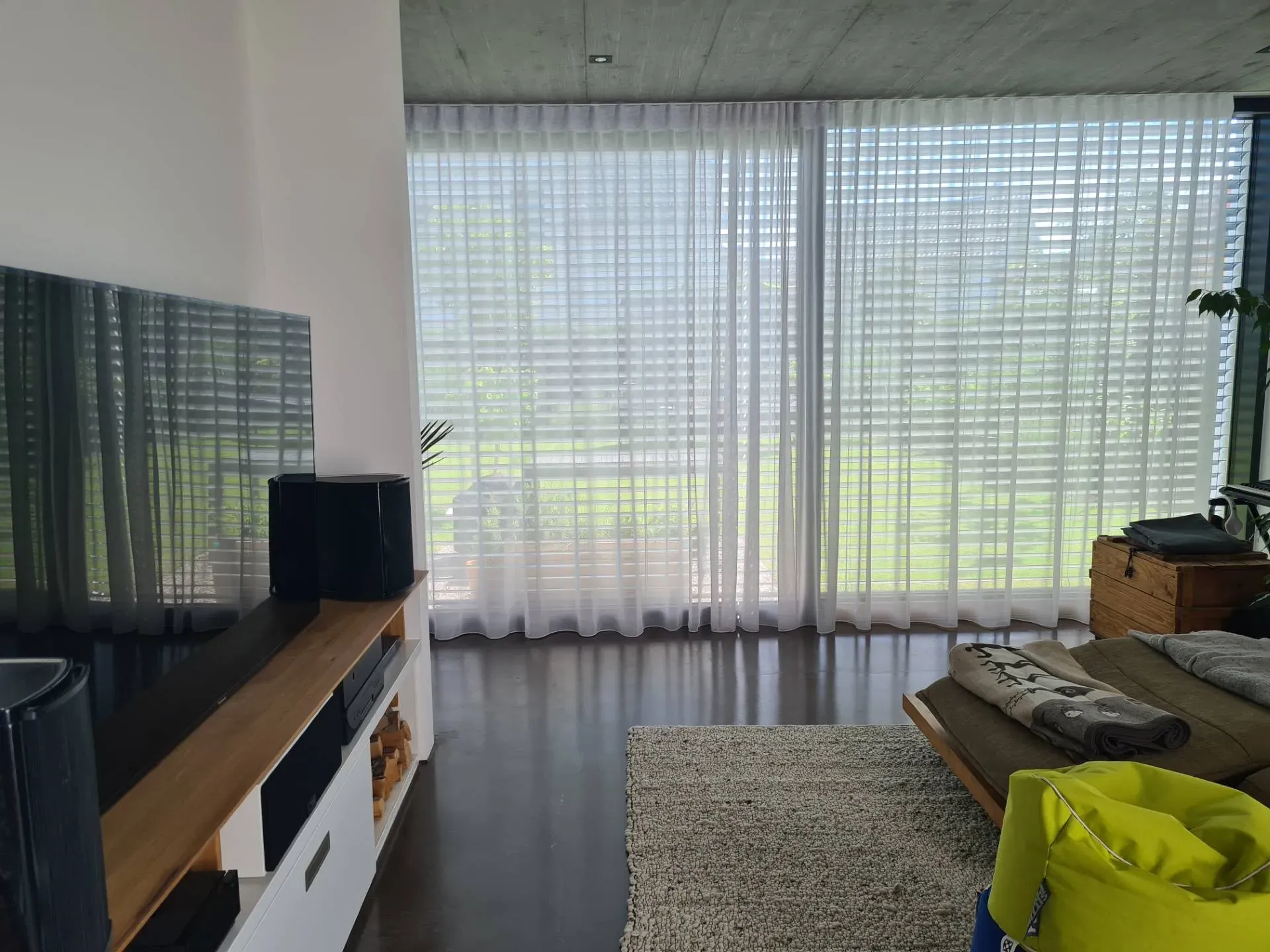 Wohnbeton_schwarz_eingefarbt_und_poliert_3 Wohnbeton_schwarz_eingefarbt_und_poliert_3