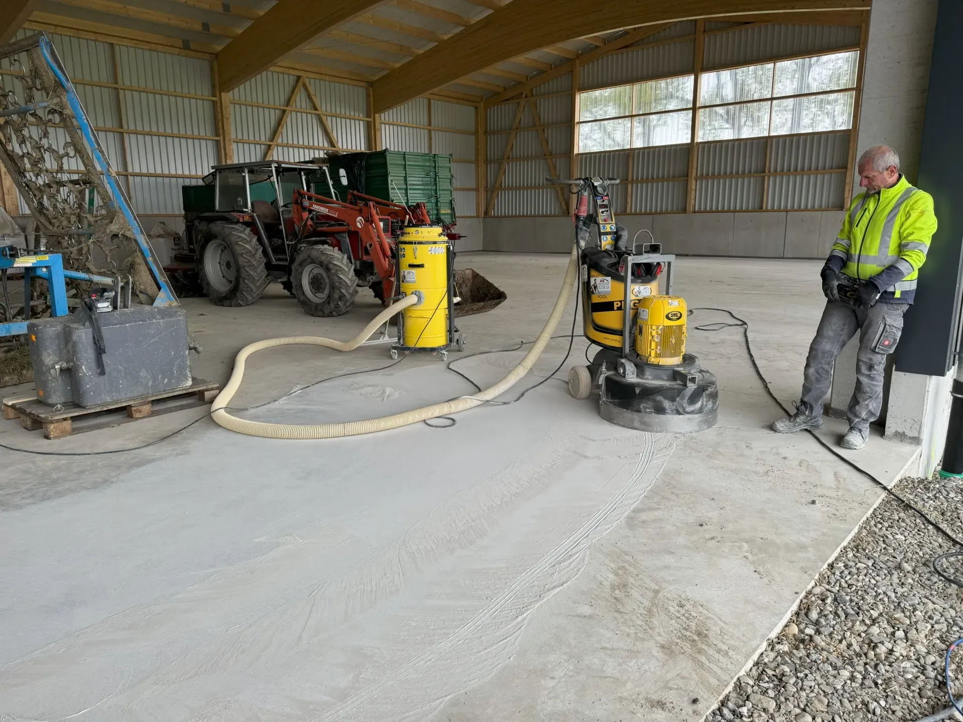 Maschinenhalle_Regenflaeche_abschleifen Maschinenhalle_Regenflaeche_abschleifen