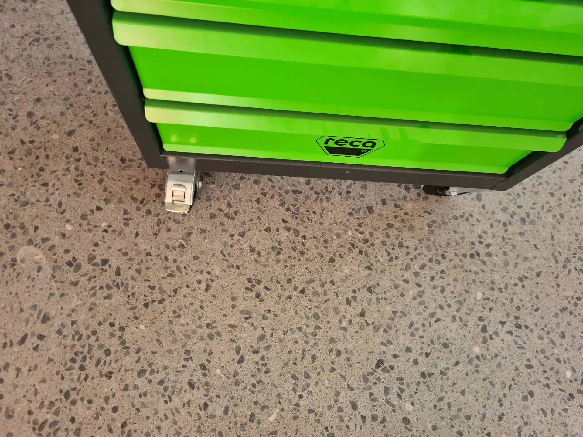 Auf_Korn_geschliffen_Werkzeugwagen Auf_Korn_geschliffen_Werkzeugwagen